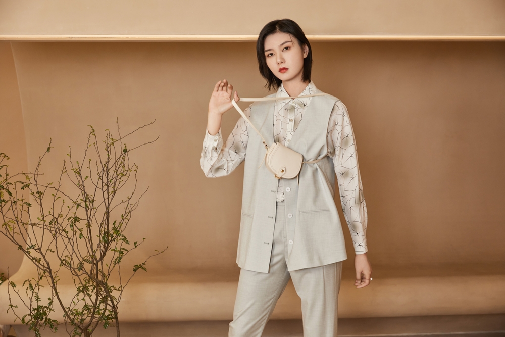 Brown hair lady wearing beige Neutral Monochrome